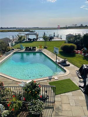 Exterior, Pool, Water