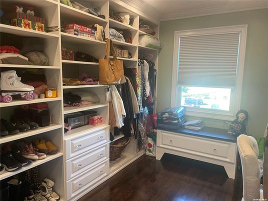 Interior, Walk-in Closets, Wood Texture Flooring