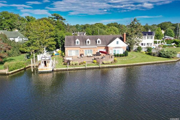 Exterior, Lake