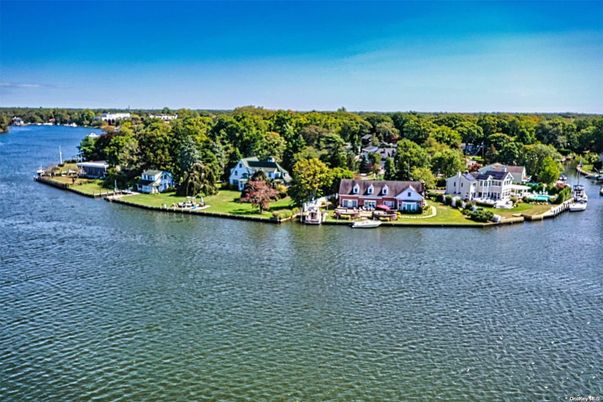 Exterior, Lake