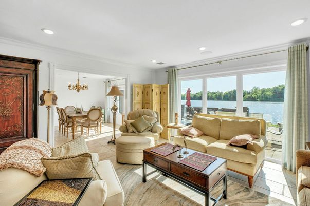 Chandelier, Dining room, Interior, Living room, Recessed Lighting, Water