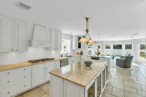 Interior, Kitchen, Living room, Pendant Lights, Recessed Lighting, Stainless Steel Appliances