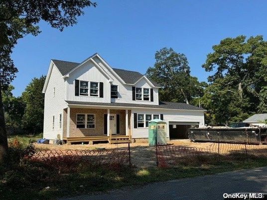 Attached, Exterior, Facade, Farmhouse