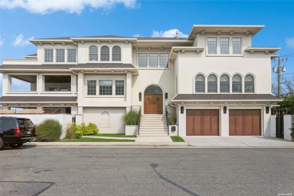 Attached, Exterior, Facade, Mediterranean