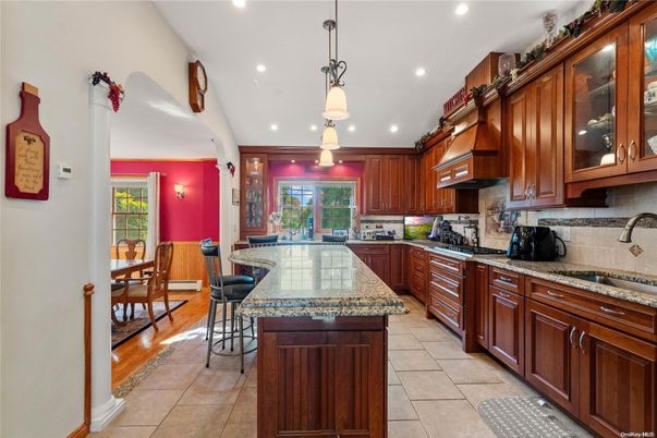 Dining room, Interior, Kitchen, Pendant Lights, Recessed Lighting, Wood Texture Flooring
