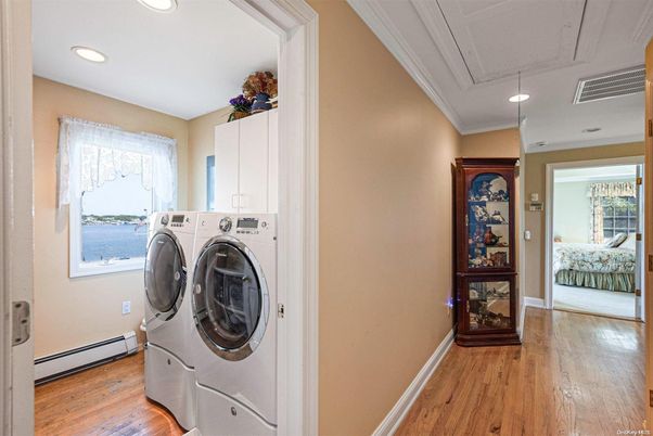 Interior, Recessed Lighting, Washer, Wood Texture Flooring