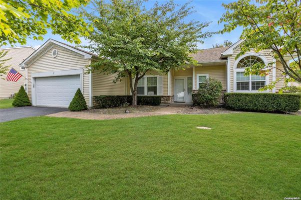 Attached, Exterior, Facade, Ranch