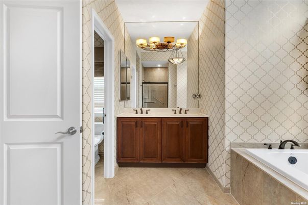 Bathroom, Dual Sink Vanities, Interior, Recessed Lighting