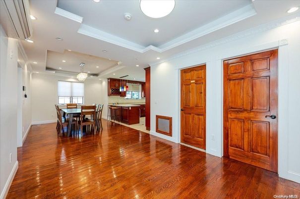 Chandelier, Dining room, Interior, Kitchen, Pendant Lights, Recessed Lighting, Wood Texture Flooring