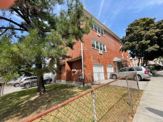 Attached, Exterior, Facade, Brick Facade, Rowhouse