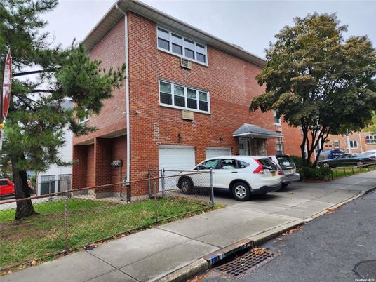 Attached, Exterior, Facade, Brick Facade, Rowhouse