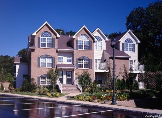 Exterior, Facade, Brick Facade, Queen Anne Victorian