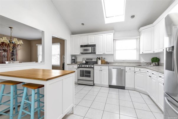 Chandelier, Interior, Kitchen, Recessed Lighting, Stainless Steel Appliances