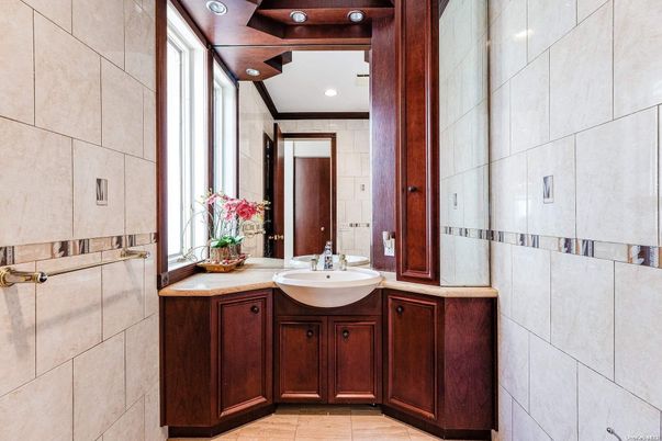 Bathroom, Interior, Recessed Lighting
