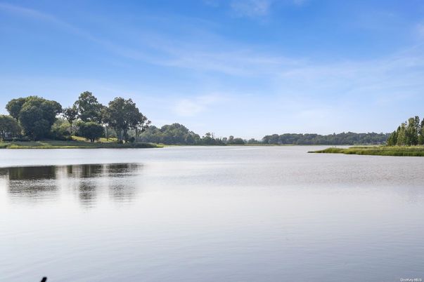 Exterior, Lake