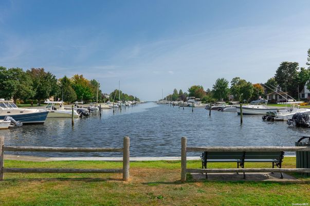 Exterior, Lake
