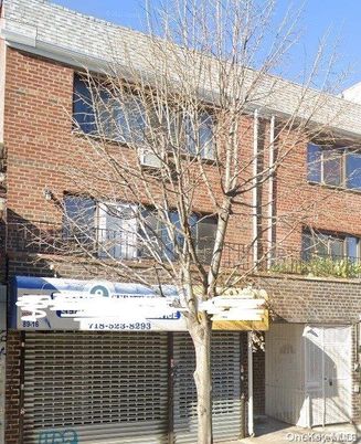 Exterior, Facade, Brick Facade, Rowhouse