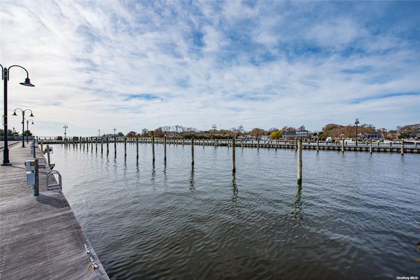 Exterior, Lake