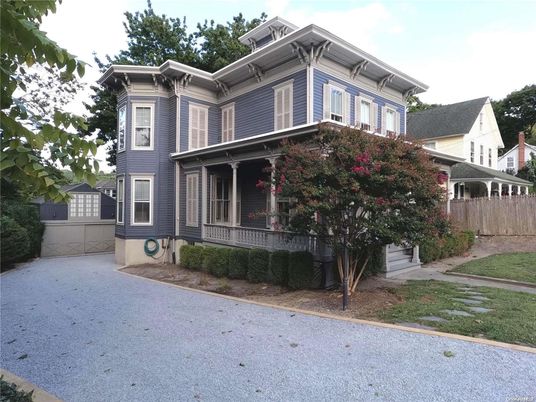 Exterior, Facade, Queen Anne Victorian