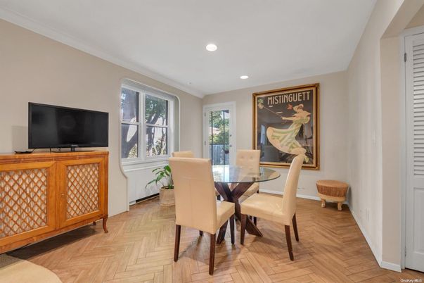 Dining room, Interior, Recessed Lighting, Wood Texture Flooring