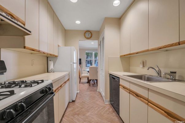 Dining room, Interior, Kitchen, Recessed Lighting, Wood Texture Flooring