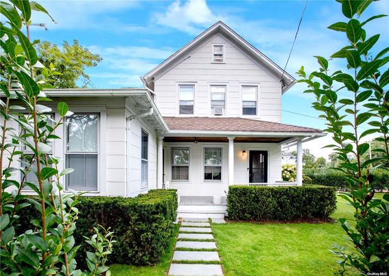 Exterior, Facade, Queen Anne Victorian