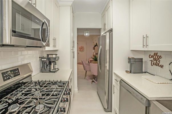 Dining room, Interior, Kitchen, Stainless Steel Appliances