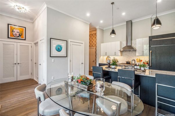 Dining room, Interior, Kitchen, Pendant Lights, Recessed Lighting, Wood Texture Flooring