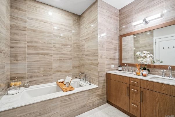 Bathroom, Dual Sink Vanities, Interior
