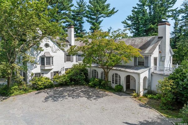 Backyard, Exterior, Facade, Queen Anne Victorian
