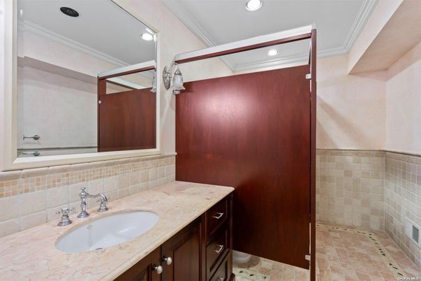 Bathroom, Interior, Recessed Lighting