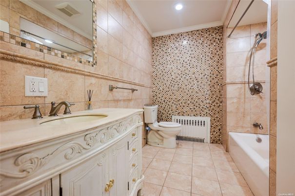 Bathroom, Interior, Recessed Lighting