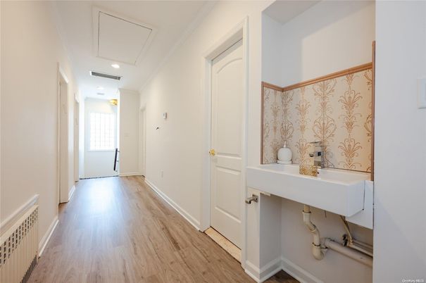 Bathroom, Interior, Recessed Lighting, Wood Texture Flooring