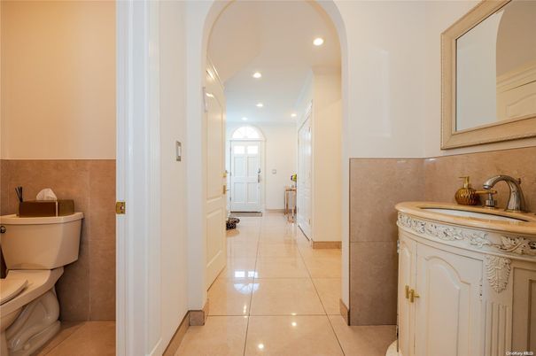 Bathroom, Interior, Recessed Lighting