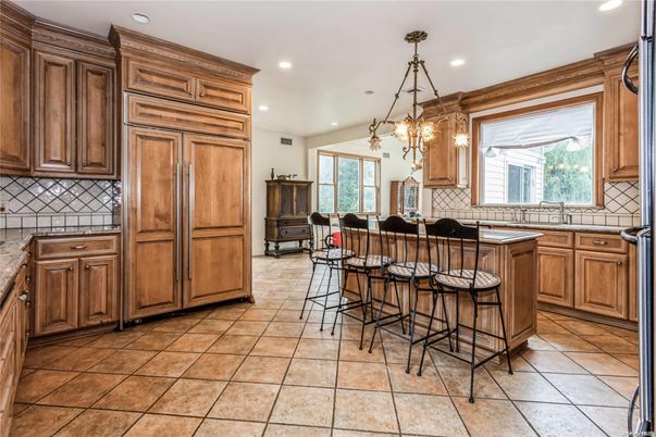 Chandelier, Interior, Kitchen, Pendant Lights, Recessed Lighting, Tile Countertops