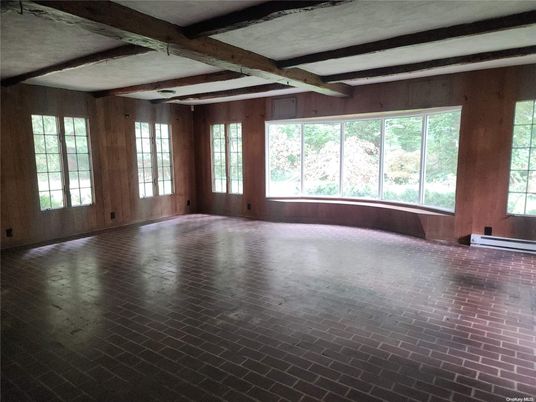 Empty room, Interior, Wooden Beams, Wooden Walls