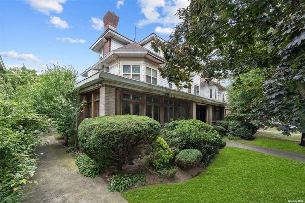 Exterior, Facade, Brick Facade, Queen Anne Victorian