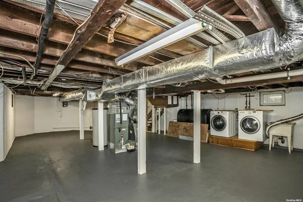 Interior, Utility Closets, Washer, Wooden Beams