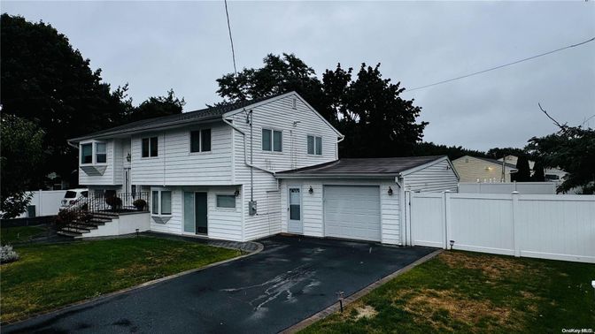 Attached, Exterior, Facade, Farmhouse