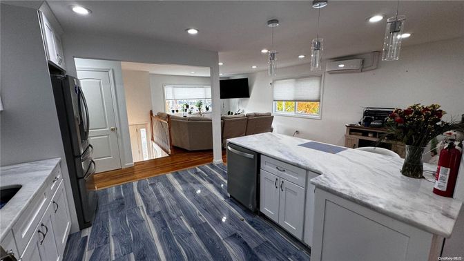 Interior, Kitchen, Living room, Pendant Lights, Recessed Lighting, Wood Texture Flooring