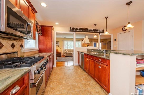 Interior, Kitchen, Living room, Pendant Lights, Recessed Lighting, Stainless Steel Appliances
