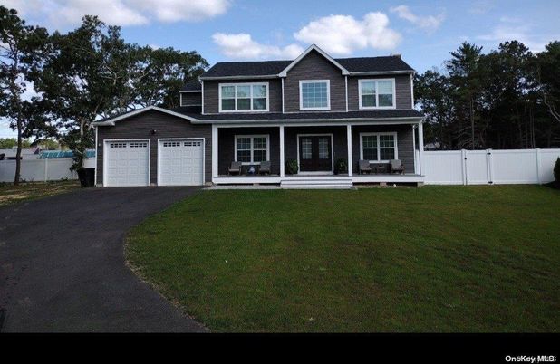 Attached, Exterior, Facade, Farmhouse