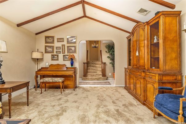 Interior, Piano, Wooden Beams