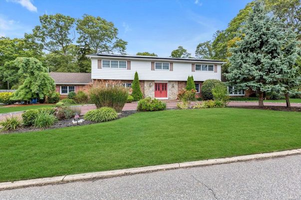 Exterior, Facade, Brick Facade, Raised Ranch