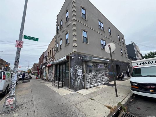 Exterior, Facade, Condo Building