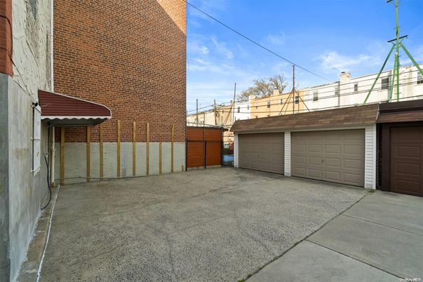 Detached Garage, Exterior, Playground
