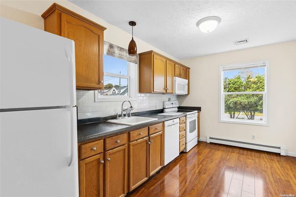 Interior, Kitchen, Pendant Lights, Wood Texture Flooring