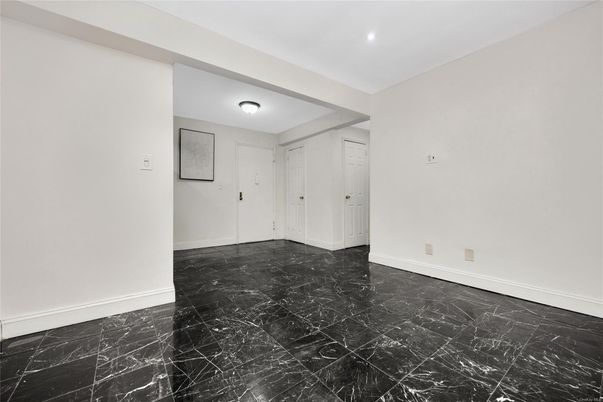 Empty room, Interior, Marble, Recessed Lighting