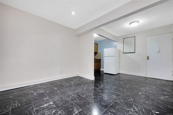 Empty room, Interior, Marble, Recessed Lighting, Washer