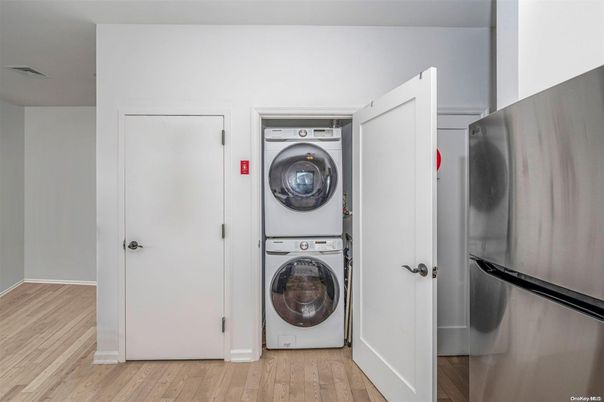 Interior, Utility Closets, Washer, Wood Texture Flooring